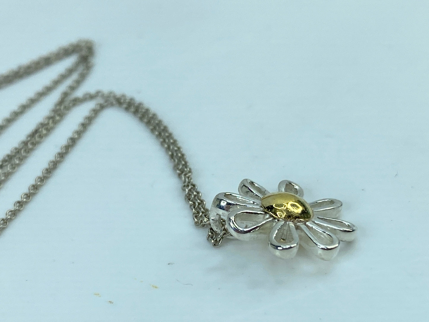 Tiffany & Co Paloma Picasso Daisy 18K Sterling Flower pendant Necklace 16"JR756