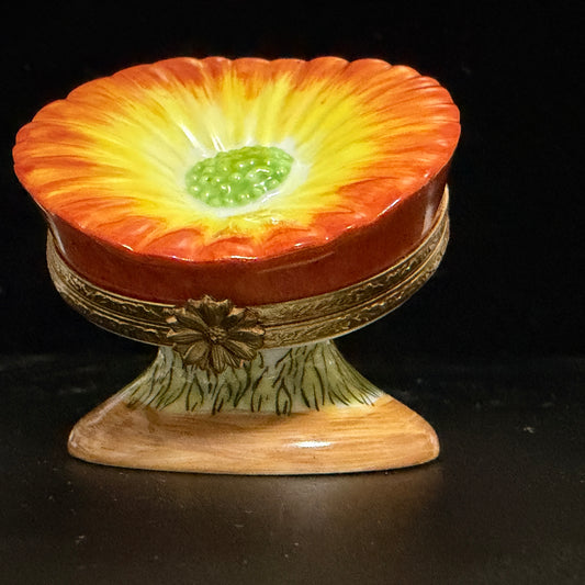 Poppy Flower Pedestal Porcelain Trinket Box, Peint Main France, Mint, Rare A791