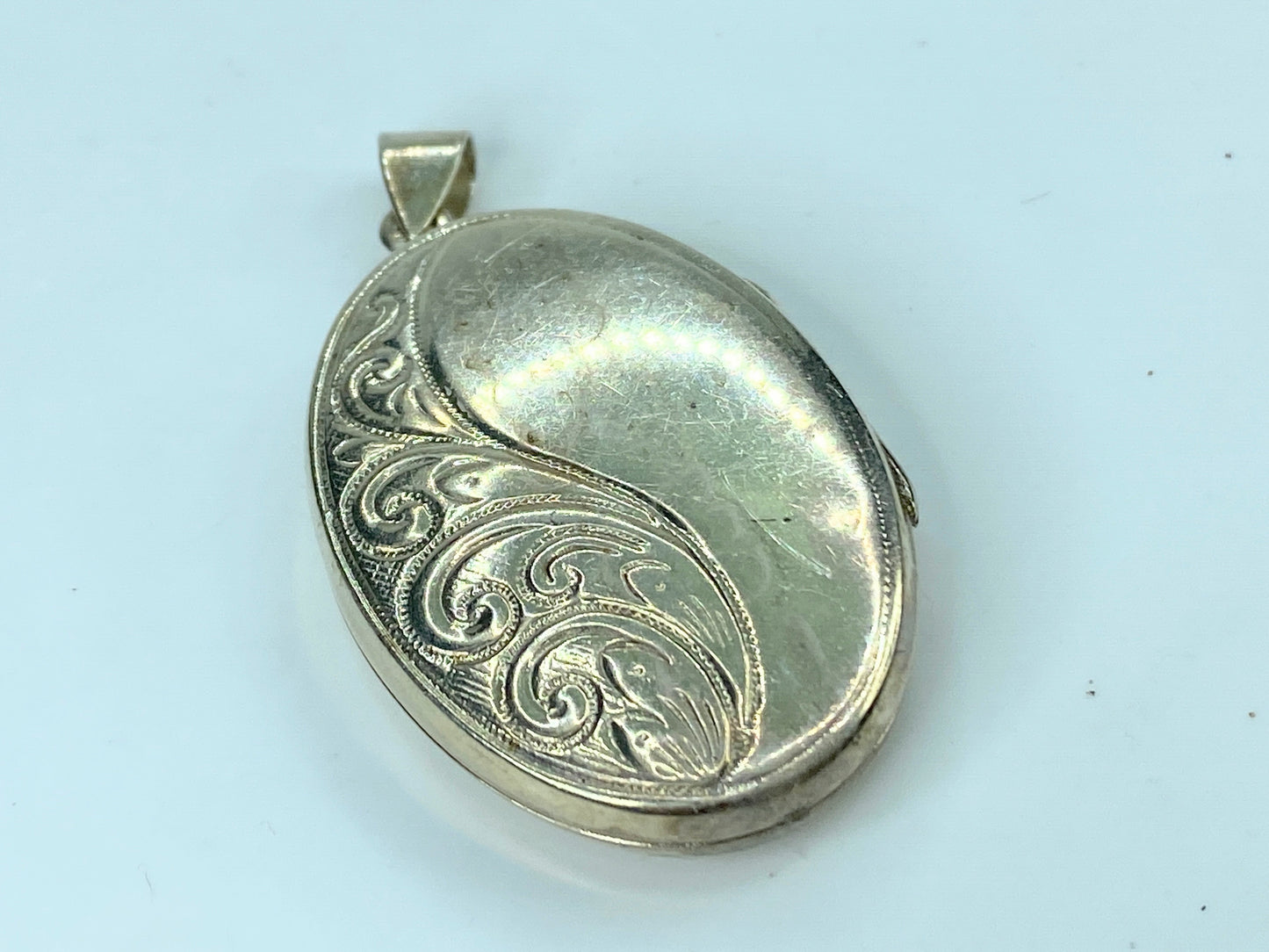 English Sterling silver 925 Scroll Oval locket 1 7/8" 12g JR796
