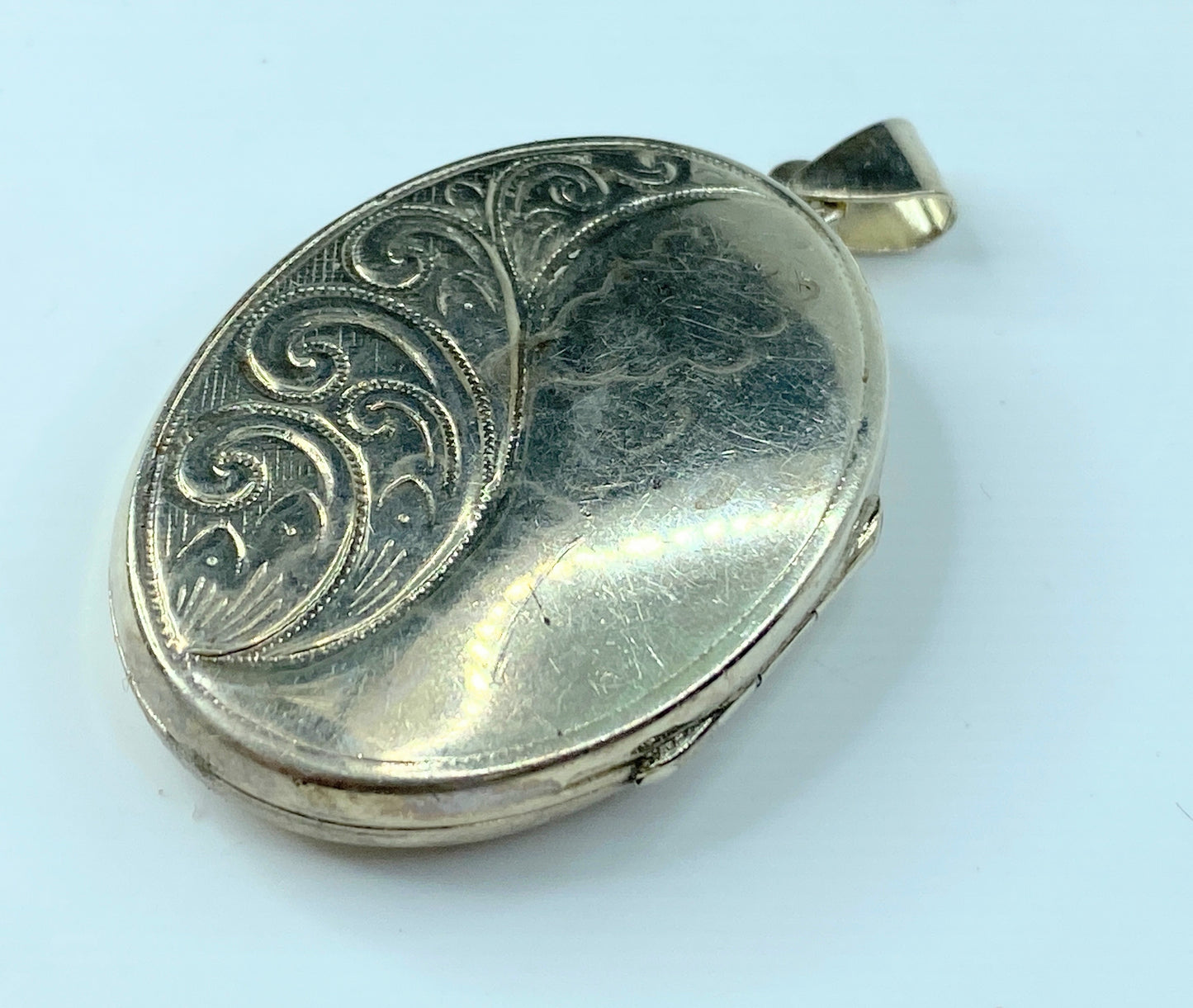 English Sterling silver 925 Scroll Oval locket 1 7/8" 12g JR796