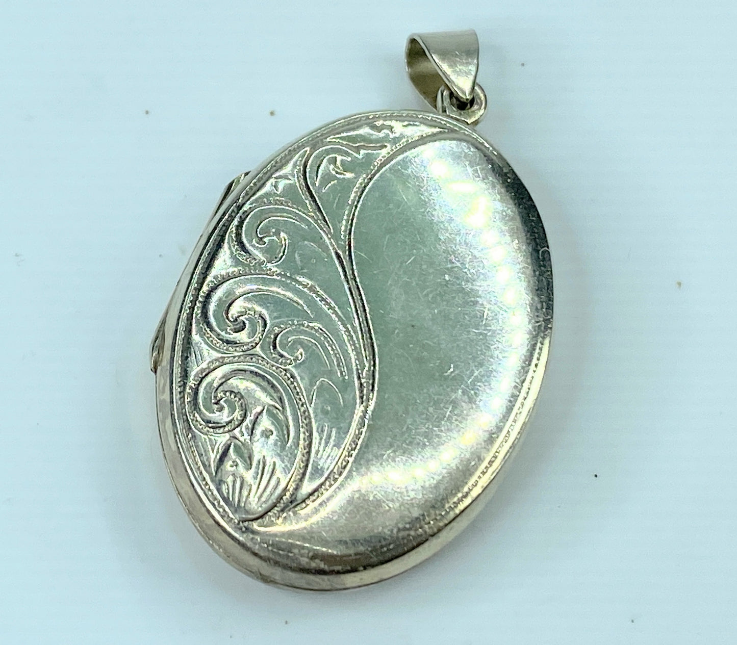 English Sterling silver 925 Scroll Oval locket 1 7/8" 12g JR796