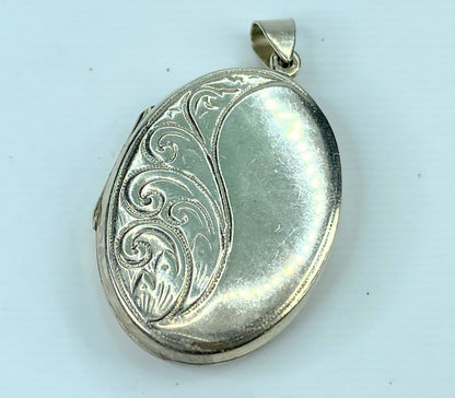 English Sterling silver 925 Scroll Oval locket 1 7/8" 12g JR796