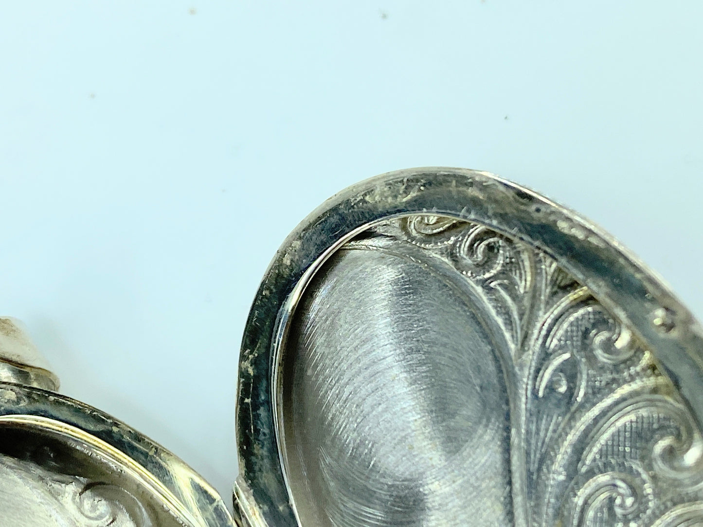 English Sterling silver 925 Scroll Oval locket 1 7/8" 12g JR796