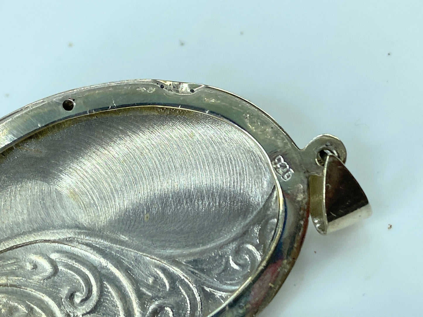 English Sterling silver 925 Scroll Oval locket 1 7/8" 12g JR796