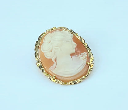 Shell Cameo Brooch pendant Young Lady 14K gold JR8989