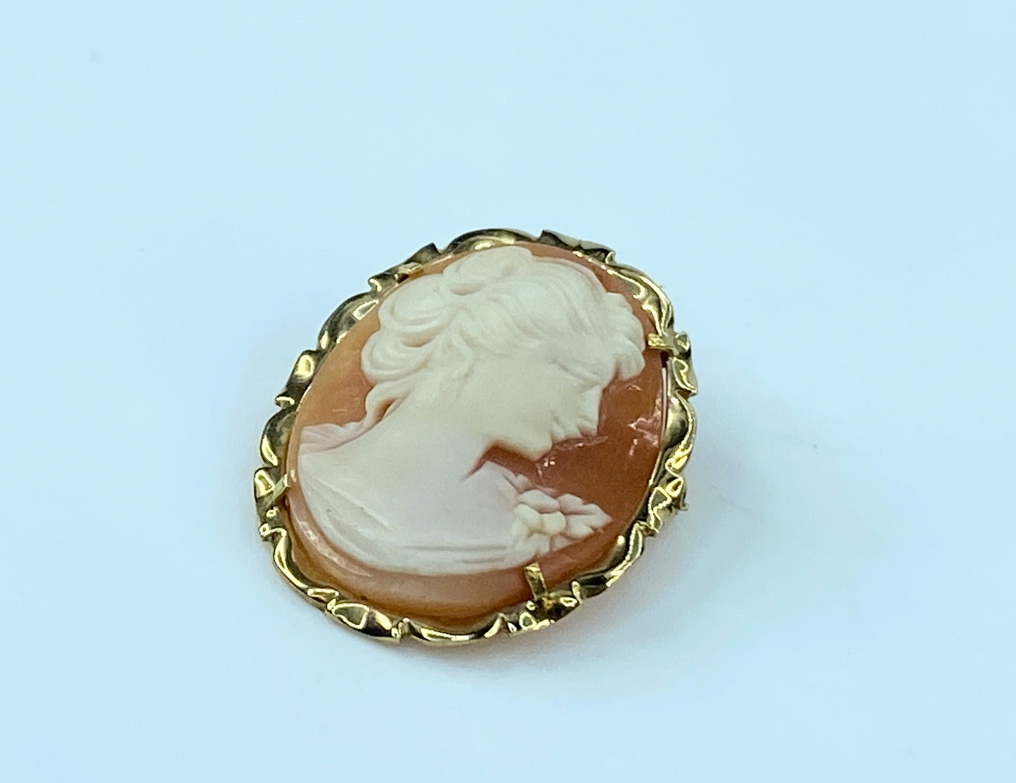 Shell Cameo Brooch pendant Young Lady 14K gold JR8989