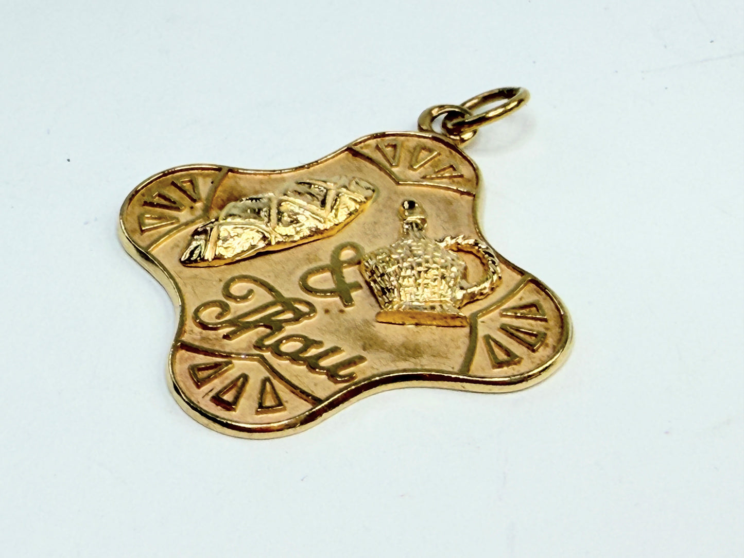 Vintage 14K Yellow Gold Sentimental Charm Pendant Hand Engraved JR1299