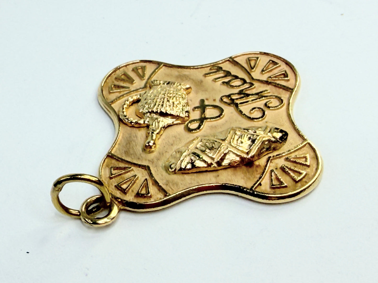 Vintage 14K Yellow Gold Sentimental Charm Pendant Hand Engraved JR1299