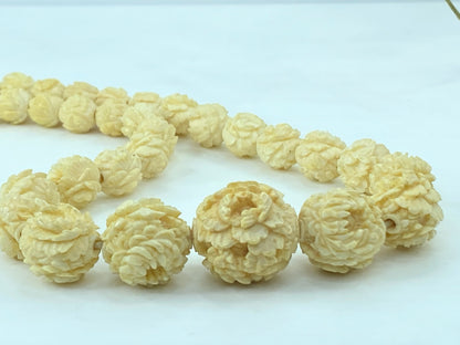 Antique deep hand carved 20mm Peony graduated Resin bead necklace 48g 18" GS555