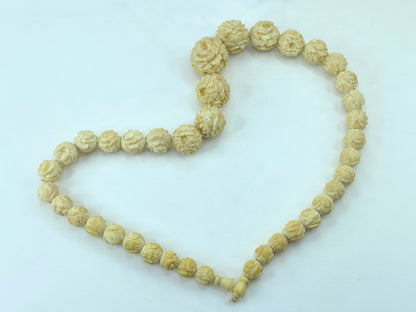 Antique deep hand carved 20mm Peony graduated Resin bead necklace 48g 18" GS555