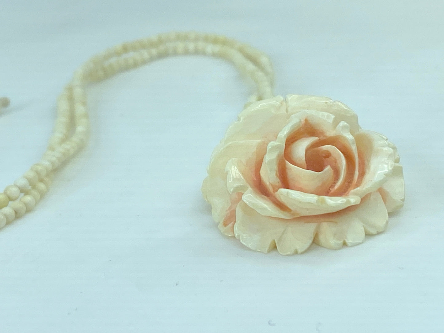 Antique Carved, Fine Resin Cabbage Rose Pendant & Bead Necklace 67g GS556