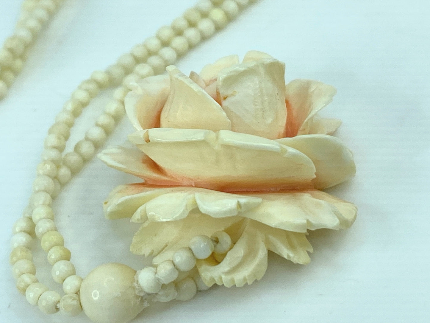 Antique Carved, Fine Resin Cabbage Rose Pendant & Bead Necklace 67g GS556