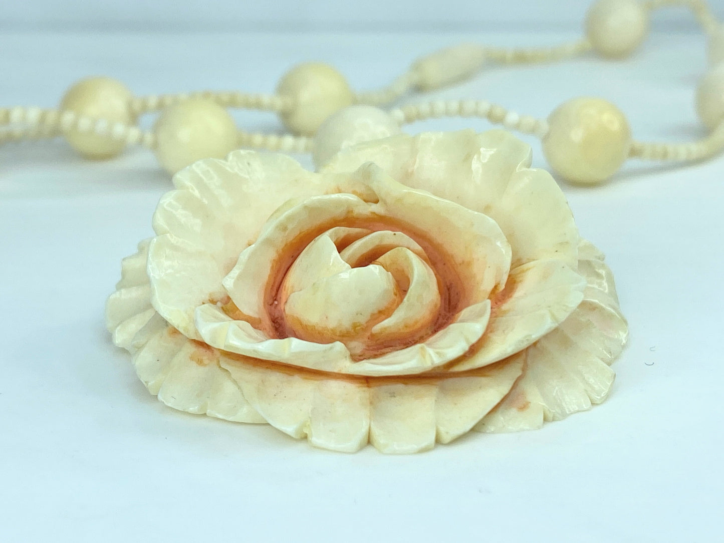 c1900 Carved Huge 2" Fine Resin Cabbage Rose Pendant & Bead Necklace GS557