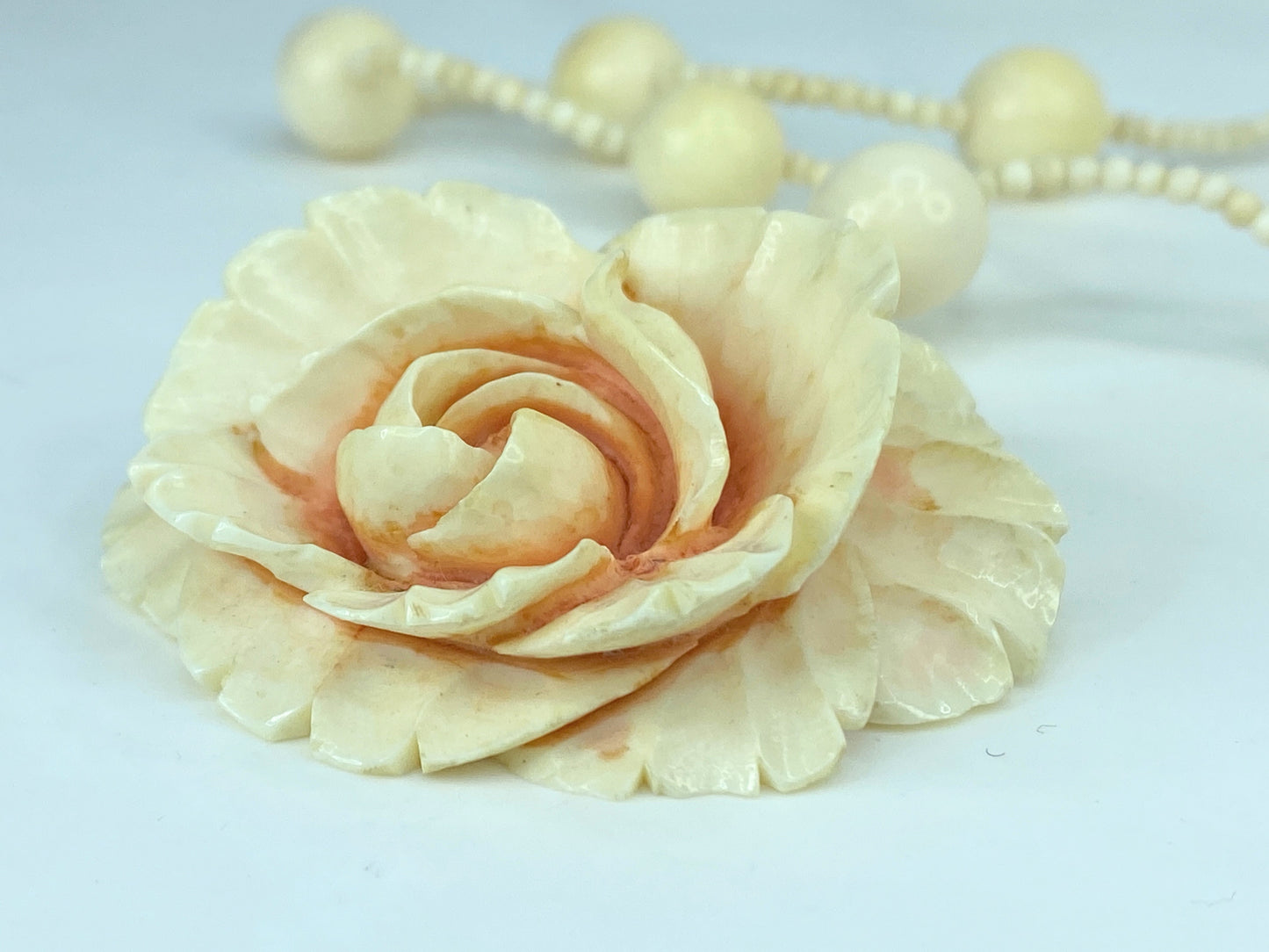 c1900 Carved Huge 2" Fine Resin Cabbage Rose Pendant & Bead Necklace GS557