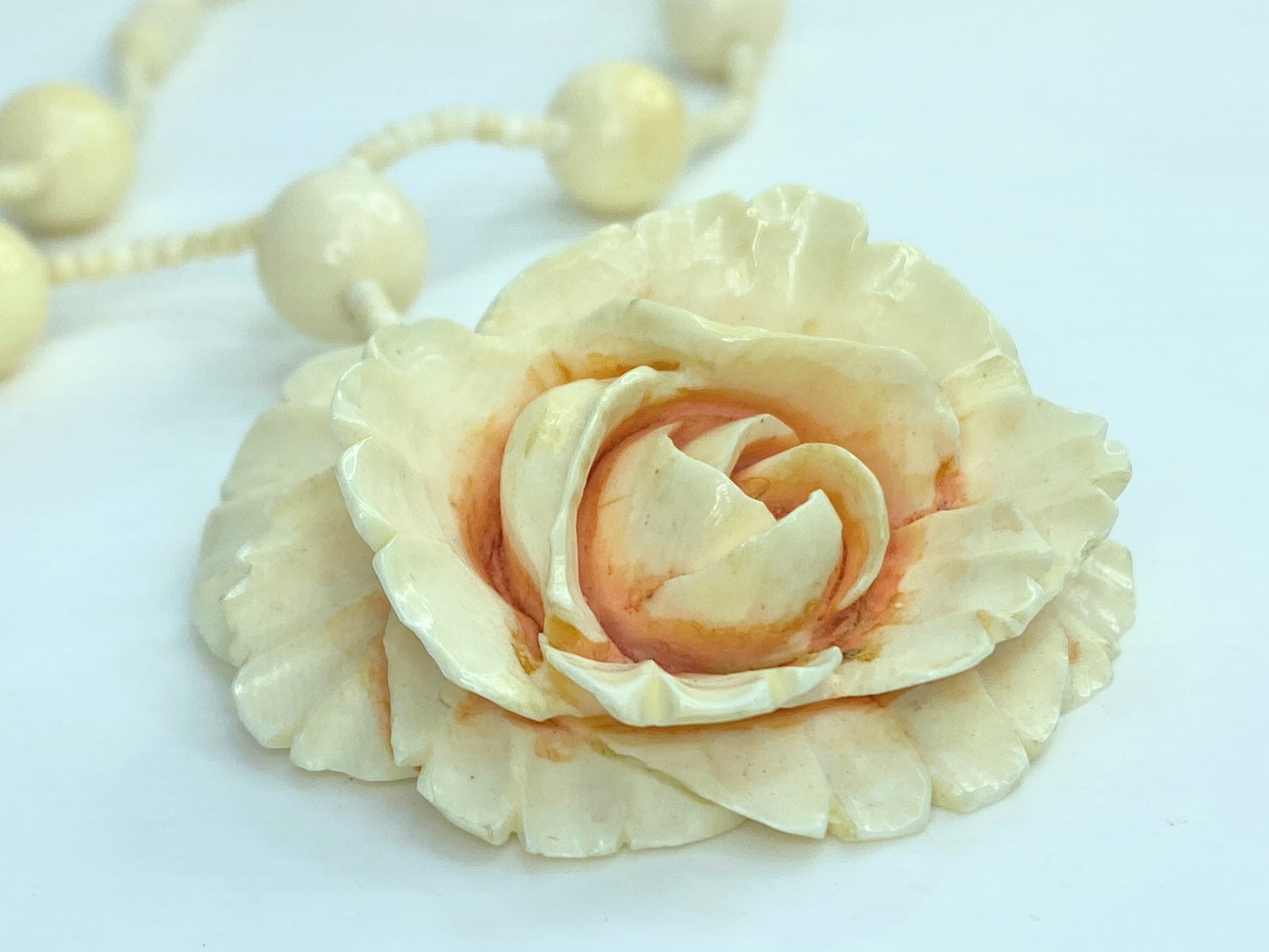 c1900 Carved Huge 2" Fine Resin Cabbage Rose Pendant & Bead Necklace GS557