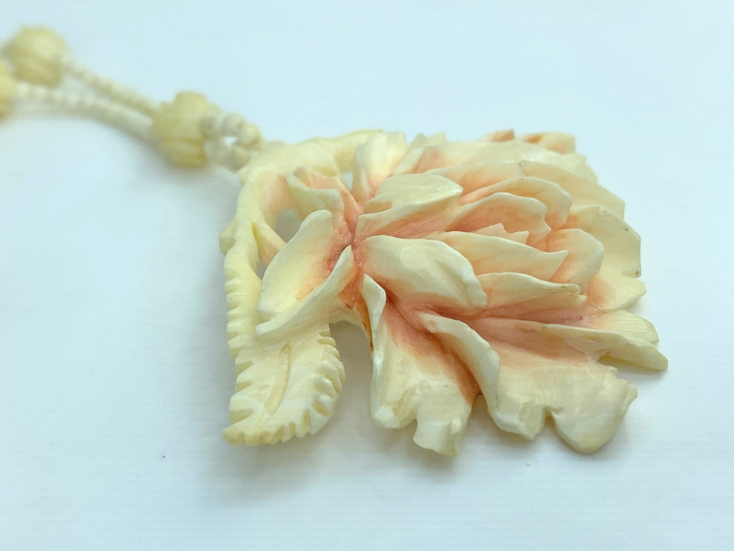 Early Century Fine Faux Ivory Cabbage Rose Pendant & Bead Necklace GS558