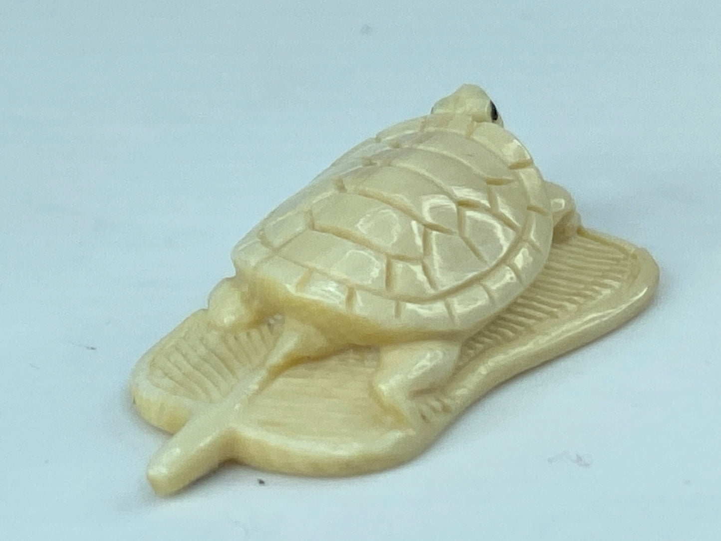 Vintage hand carved Resin Netsuke "Turtle on fan" 1 1/4" GS560