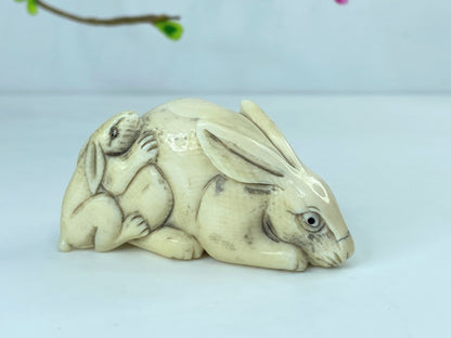 c50 Signed hand carved Japanese Netsuke Resin "Two bunnies nesting" 32.8g GS561