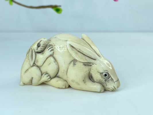 c50 Signed hand carved Japanese Netsuke Resin "Two bunnies nesting" 32.8g GS561