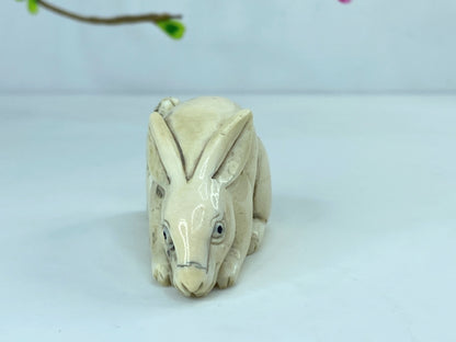 c50 Signed hand carved Japanese Netsuke Resin "Two bunnies nesting" 32.8g GS561
