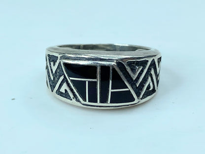 Signed Zuni 925 Sterling Silver Onyx Carved Spiral Design ring JR762