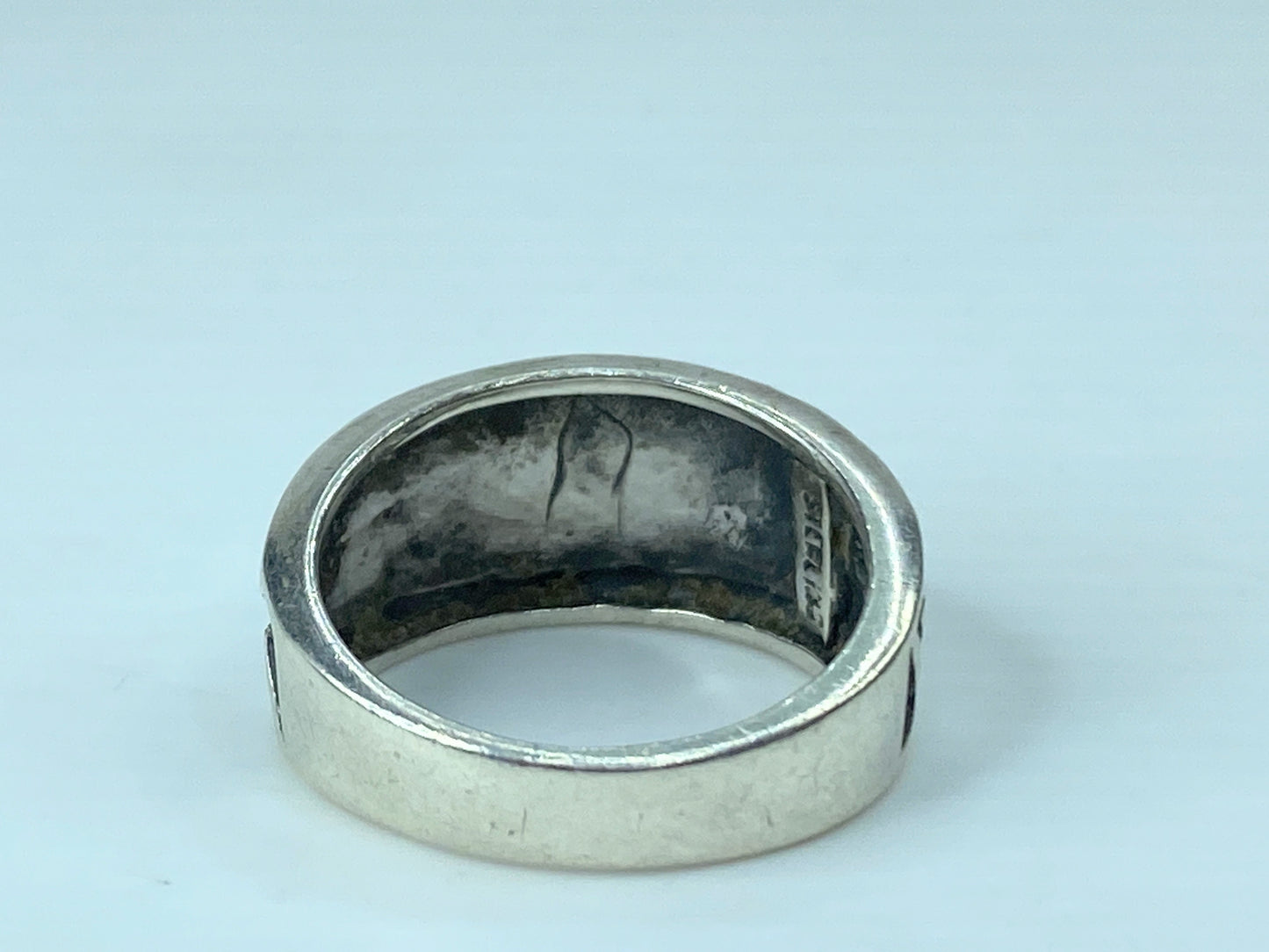 Signed Zuni 925 Sterling Silver Onyx Carved Spiral Design ring JR762