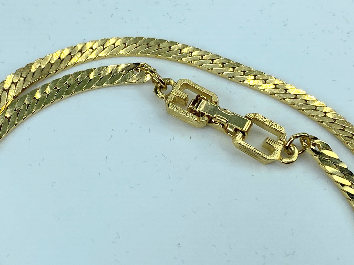 Givenchy Gold tone Necklace Logo G herringbone Emblem Chain Jewelry 16" GS344