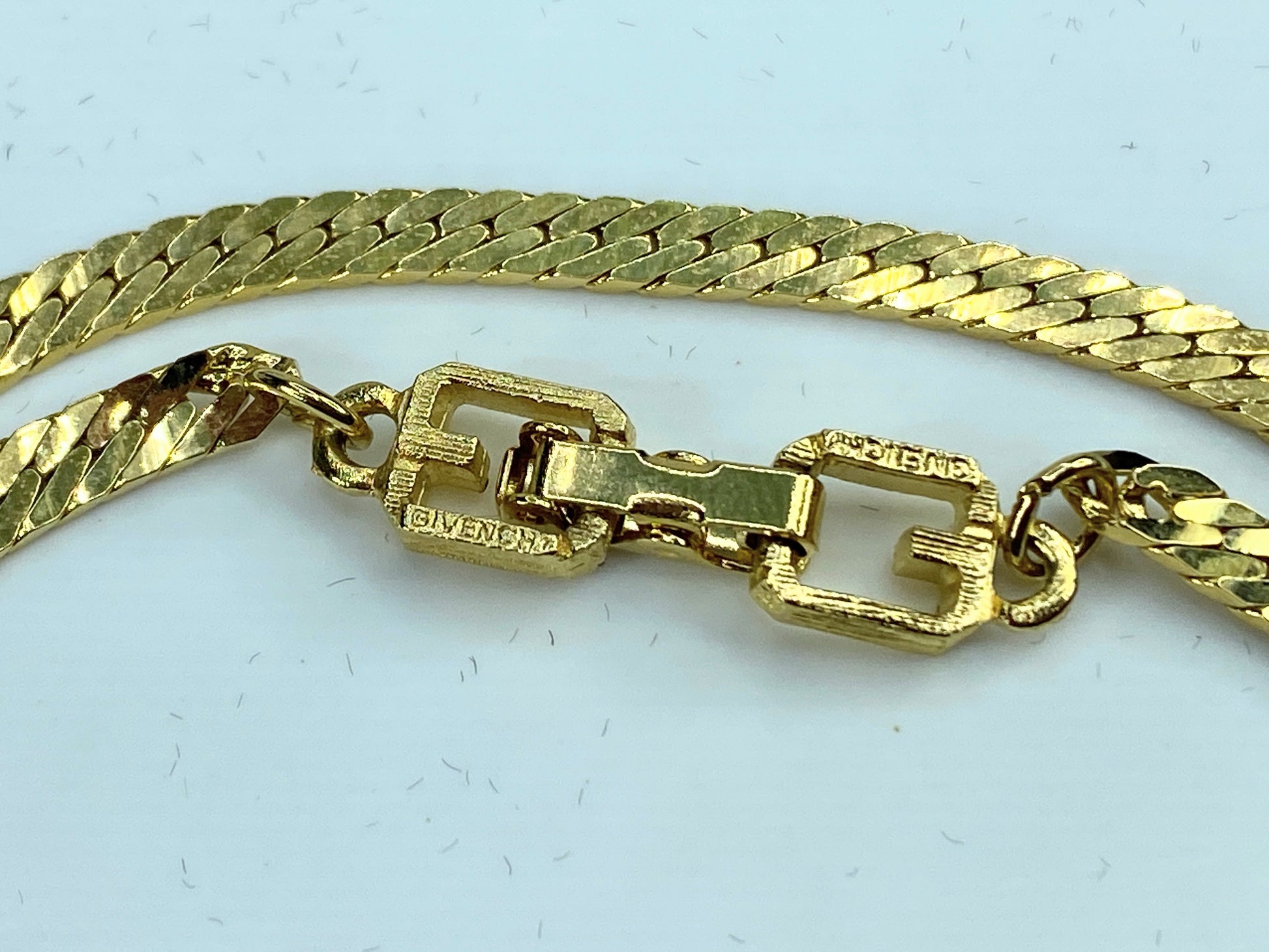 Givenchy Gold tone Necklace Logo G herringbone Emblem Chain Jewelry 16" GS344