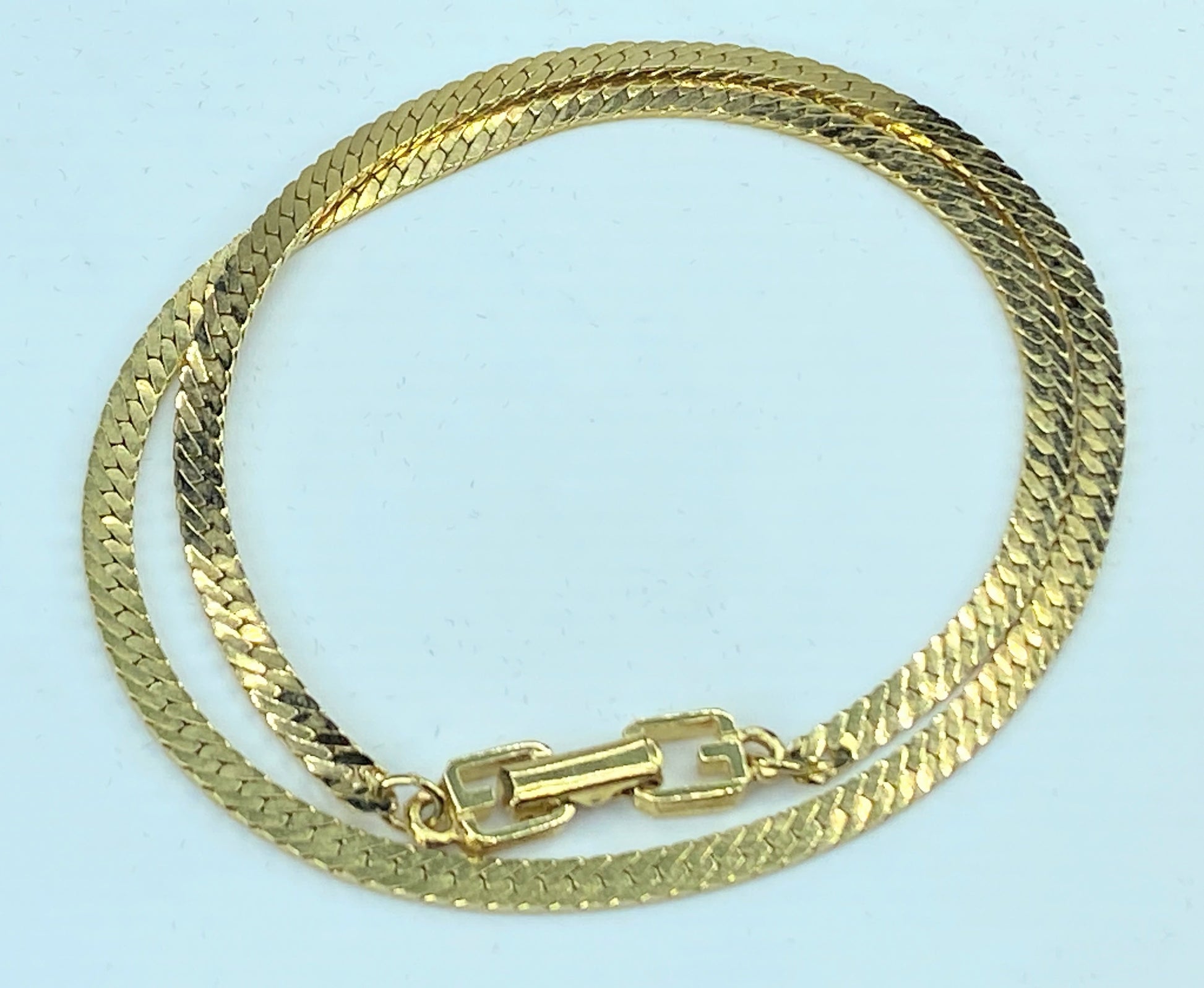 Givenchy Gold tone Necklace Logo G herringbone Emblem Chain Jewelry 16" GS344
