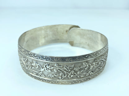 c1930 Sterling Silver hand embossed Grape Vine motif flexible wide bangle JR777