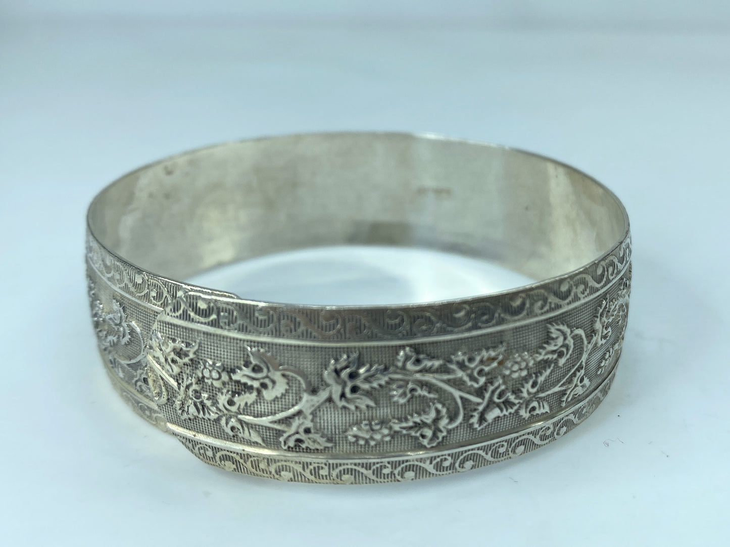 c1930 Sterling Silver hand embossed Grape Vine motif flexible wide bangle JR777