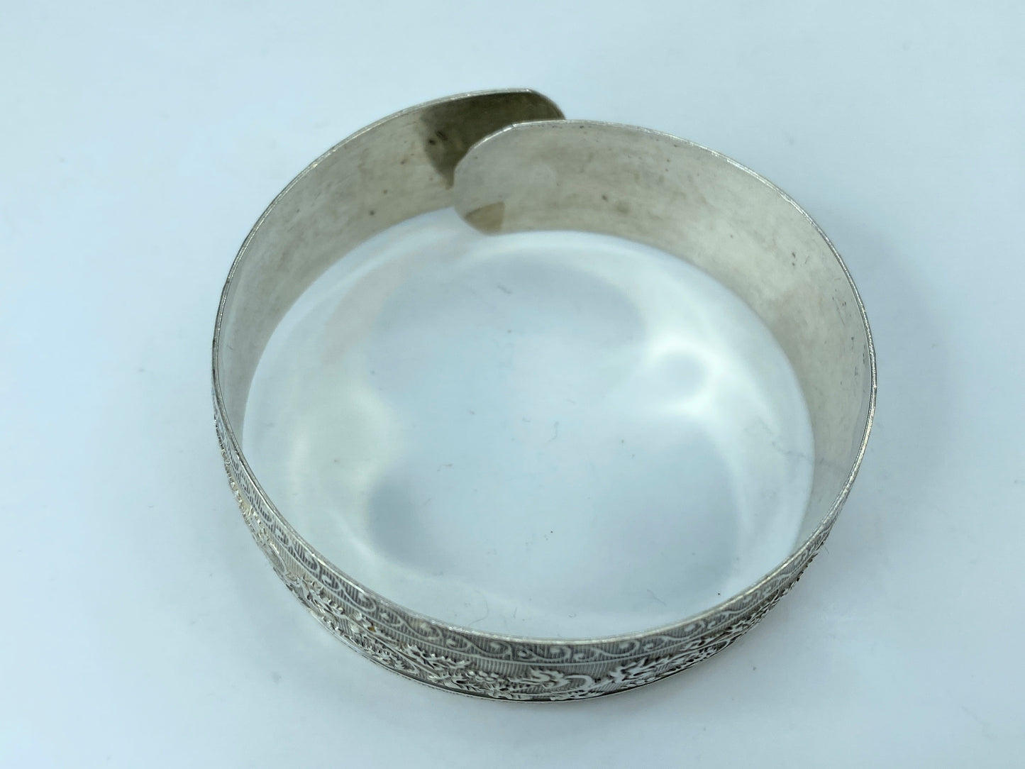 c1930 Sterling Silver hand embossed Grape Vine motif flexible wide bangle JR777