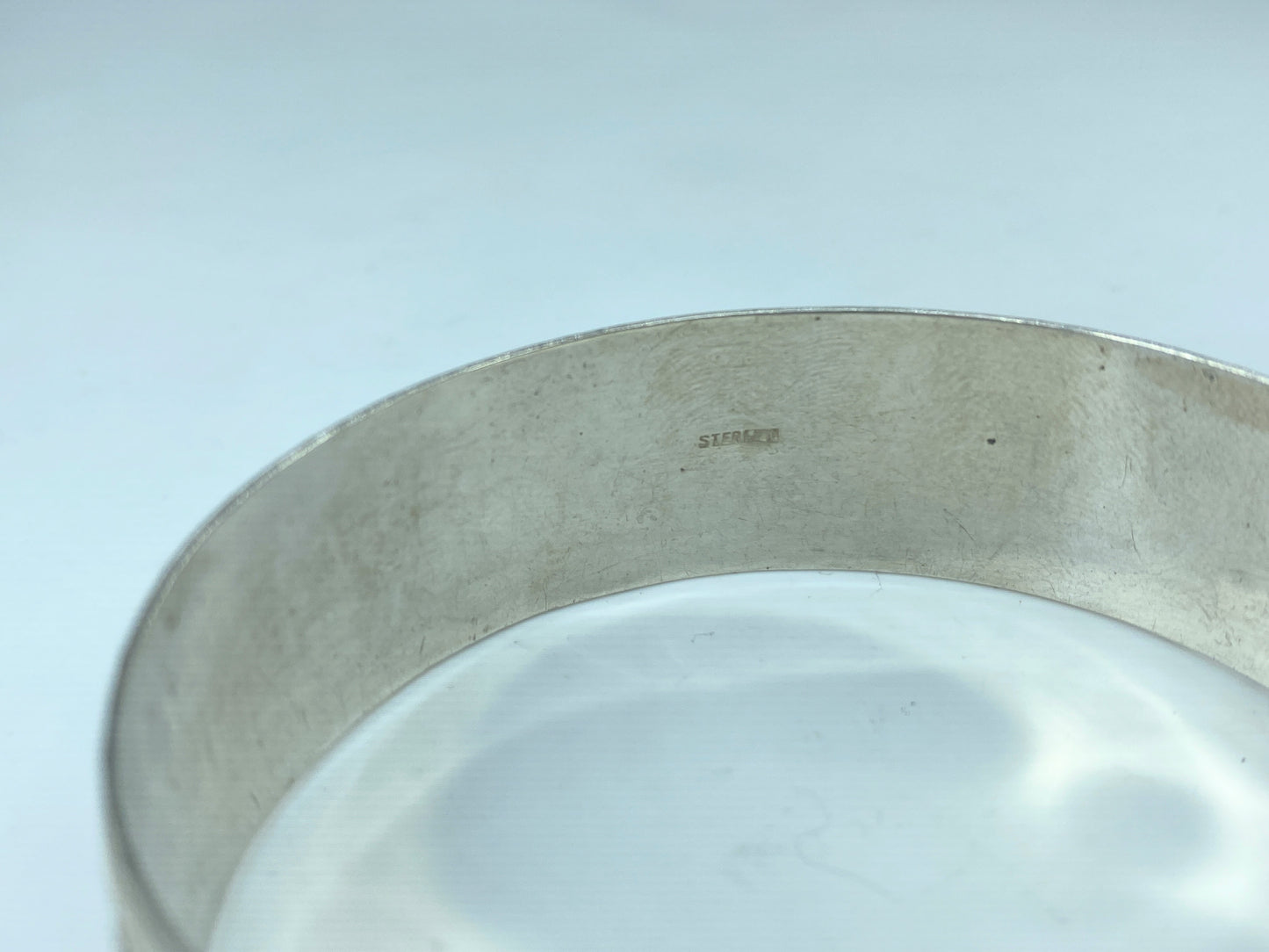 c1930 Sterling Silver hand embossed Grape Vine motif flexible wide bangle JR777