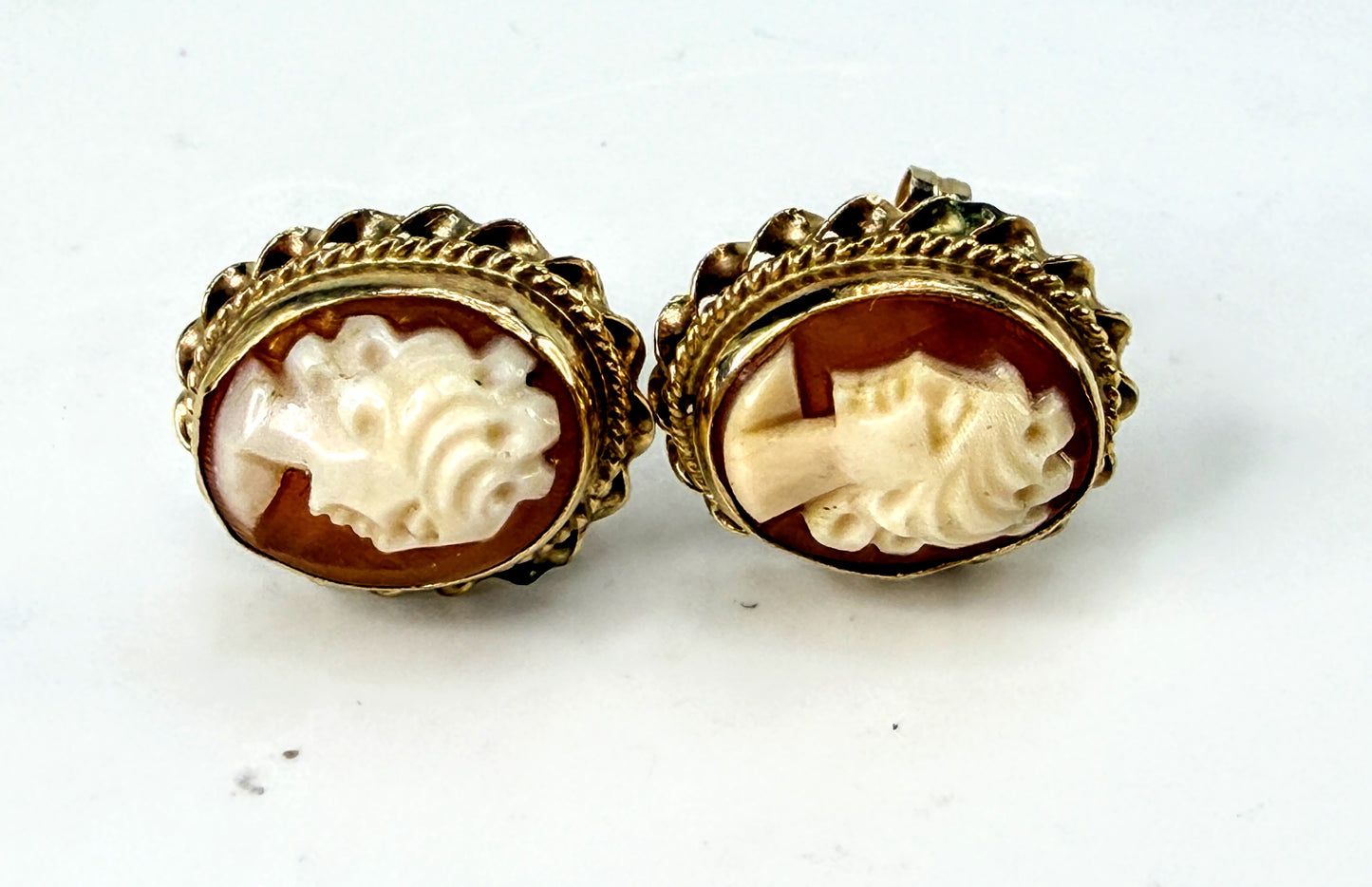 Vintage 14K Gold Carved Shell Cameo Earrings Ornate Frames JR2021