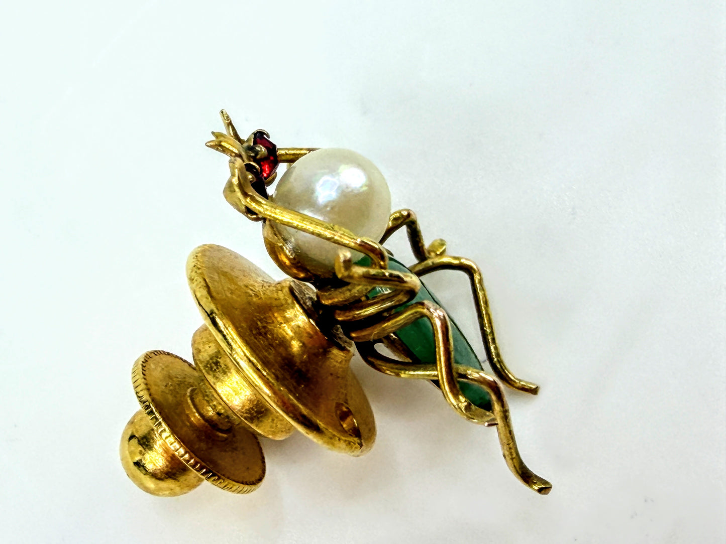 Vintage Jadeite Pearl Red Gemstone Insect Bee Brooch 18x11mm - One Piece JR2022