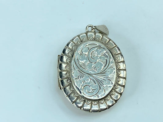 Engraved Double Photo Locket Pendant Necklace Hallmarked Birmingham 1977 JR790