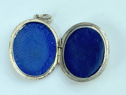 Engraved Double Photo Locket Pendant Necklace Hallmarked Birmingham 1977 JR790