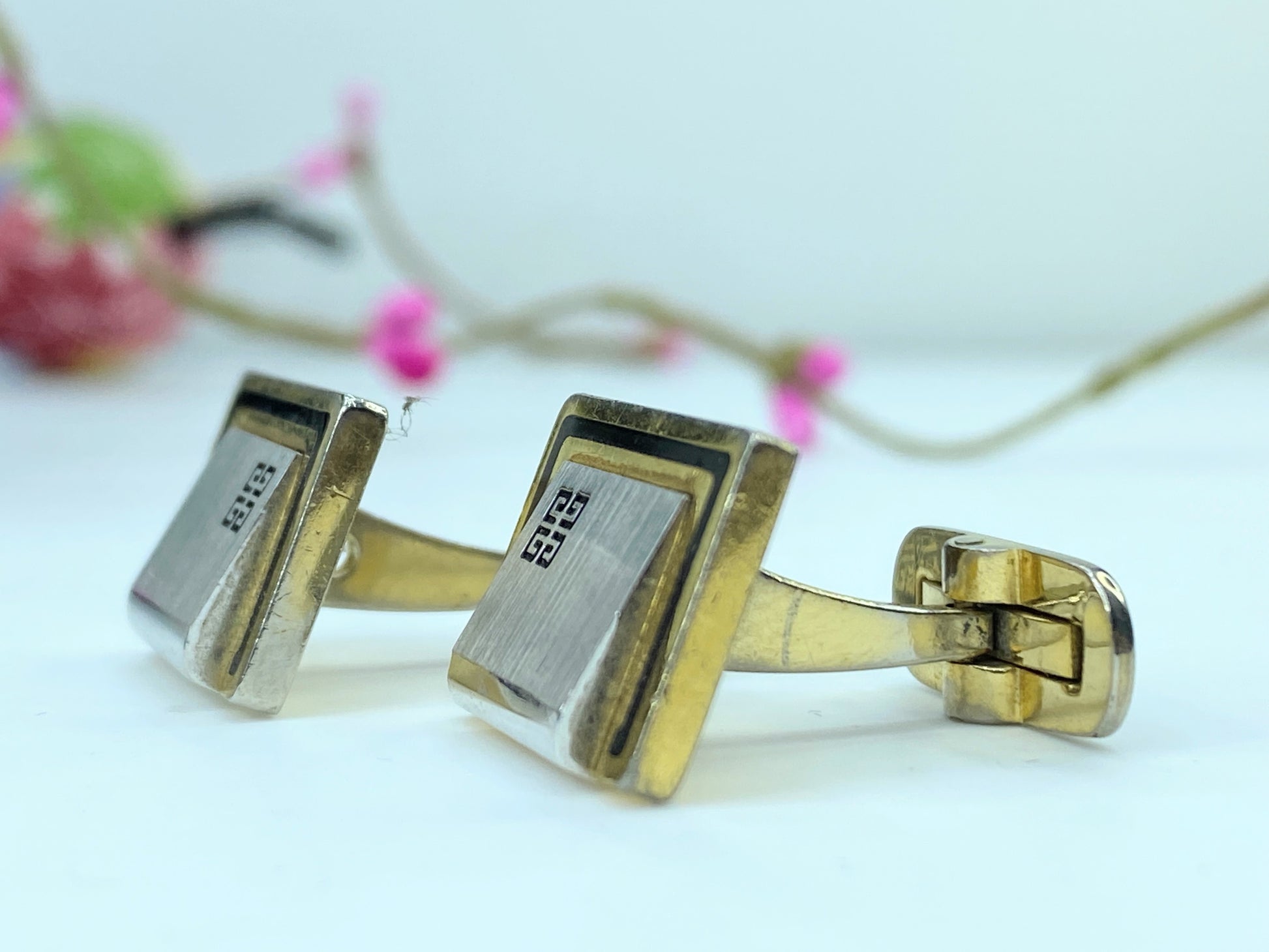 Vintage Givenchy 4G Gold Silver two cufflink gift box GS356