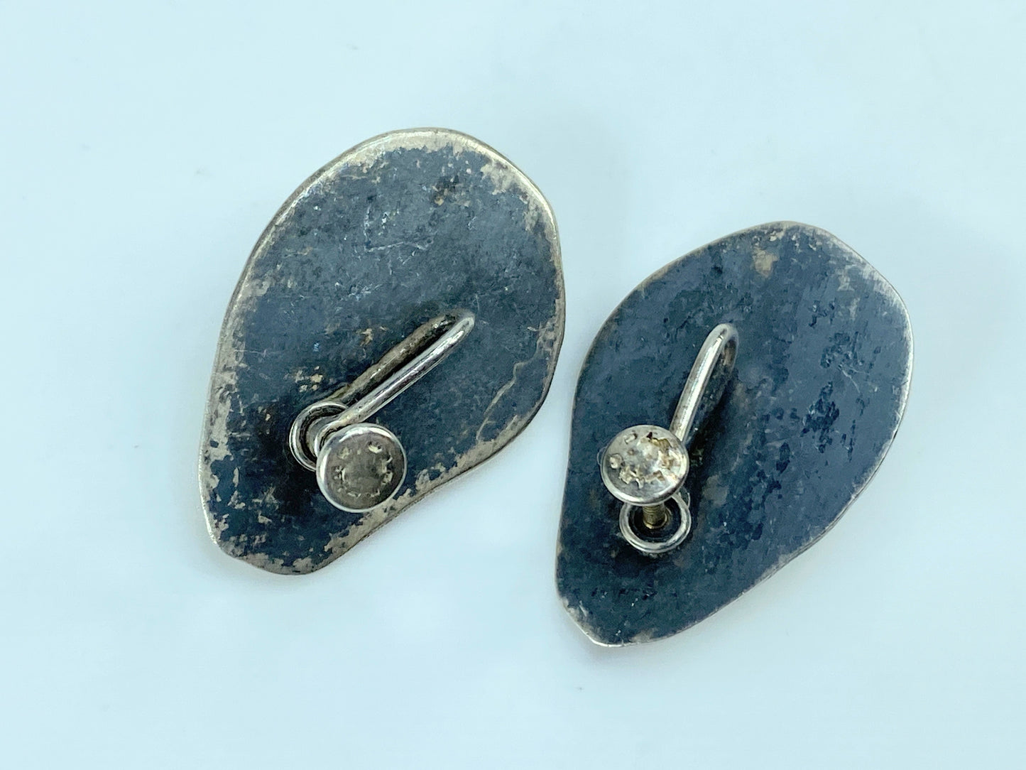 Sterling Silver Modernist asymmetric Onyx screw-on earrings 1 1/4" 16.5g JR791