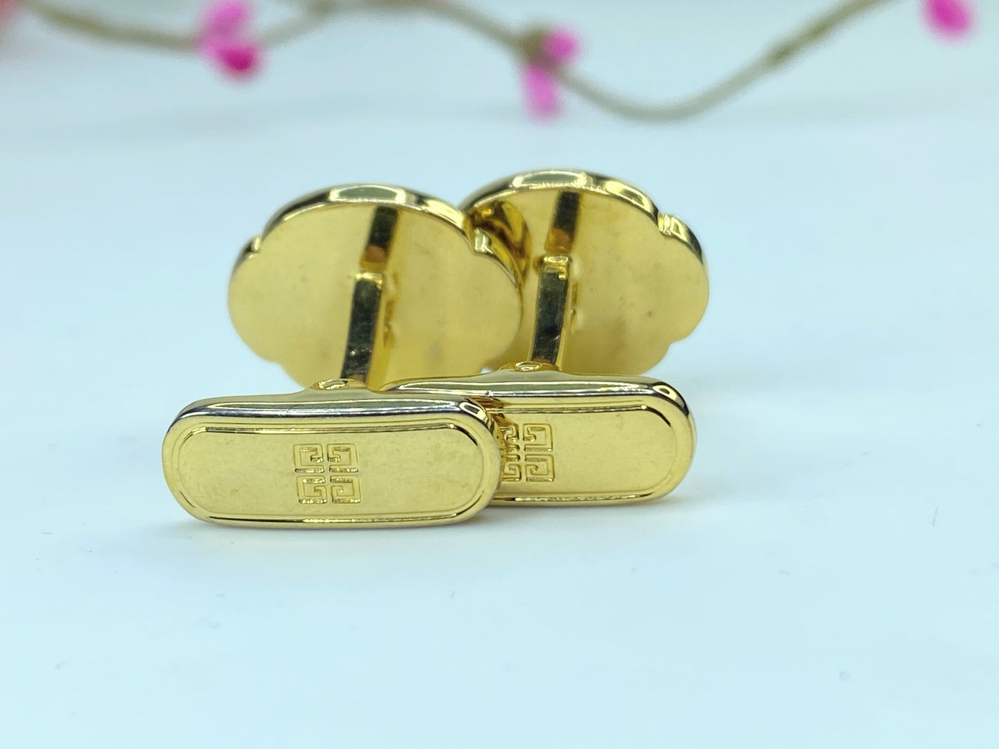 Givenchy Cufflinks Very good condition Gold Silver, Metal Gift box GS357