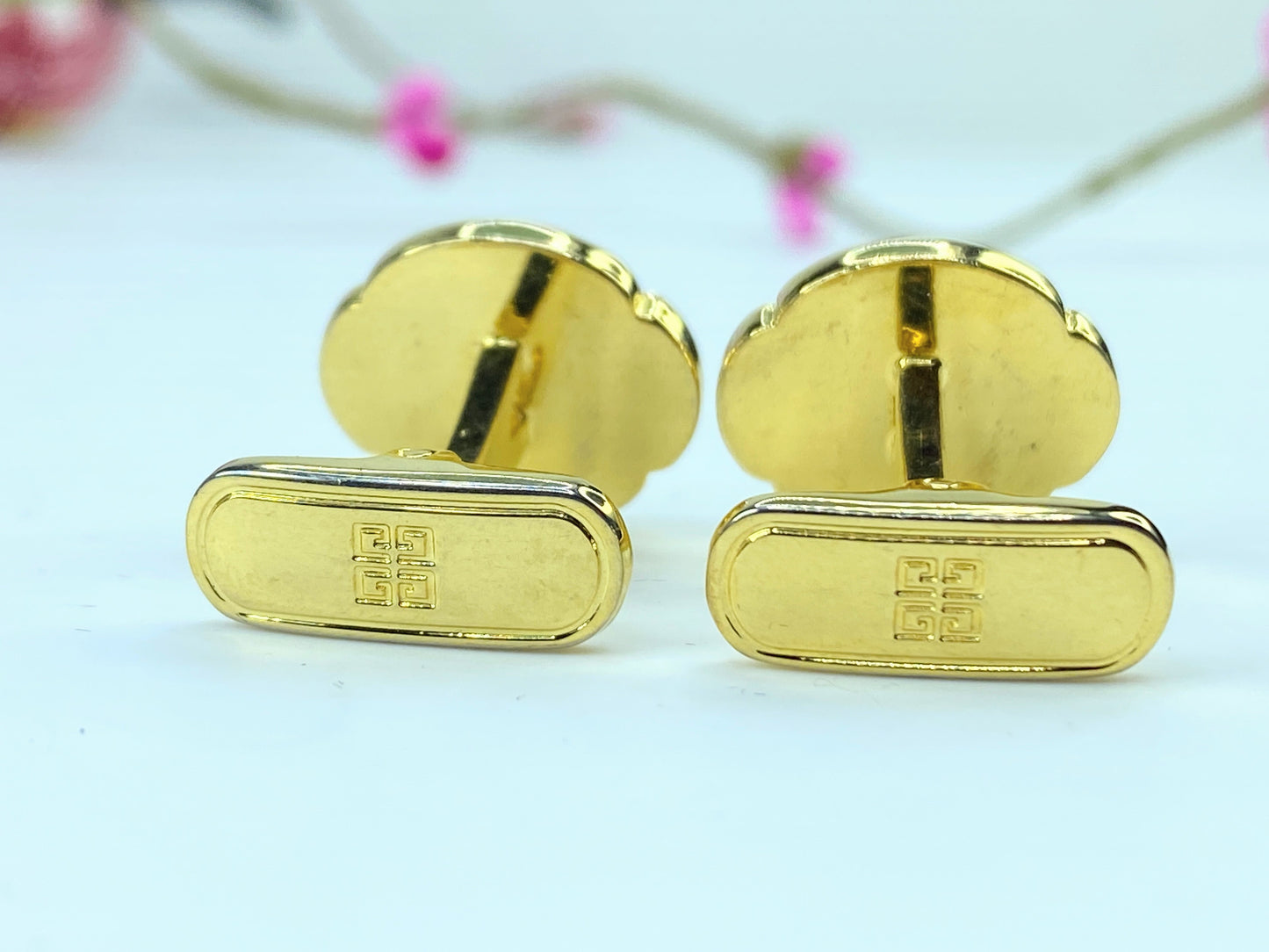 Givenchy Cufflinks Very good condition Gold Silver, Metal Gift box GS357