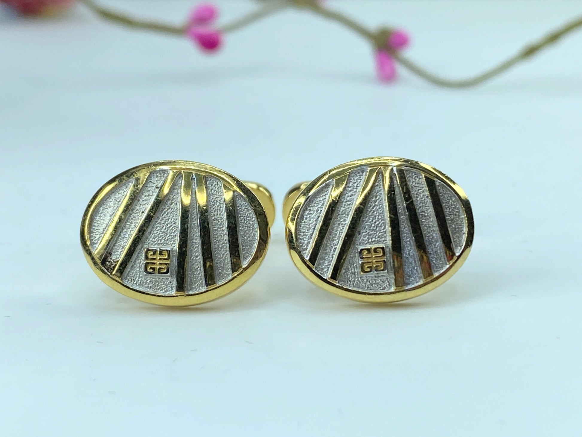 Vintage Givenchy Satin Silver Gold stript 4G logo cufflink GS328
