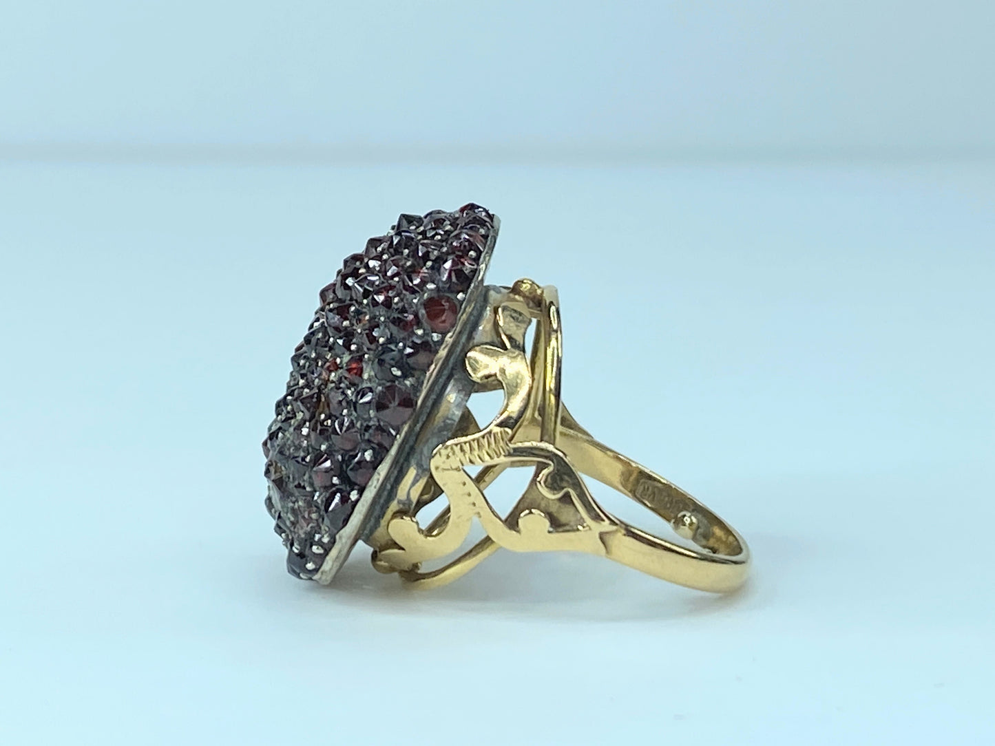 Antique 18K garnet Bombe ring 6.8g sz6