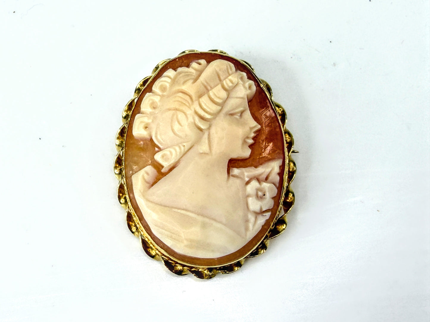 Antique Victorian Shell Cameo Brooch Tested 16-17K Gold Floral Frame 5.1g JR2036