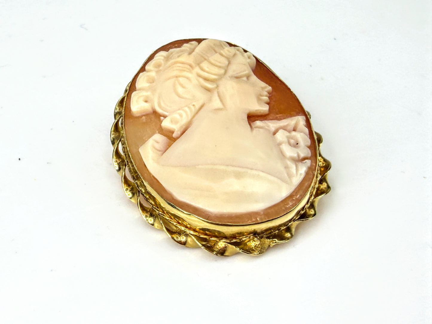 Antique Victorian Shell Cameo Brooch Tested 16-17K Gold Floral Frame 5.1g JR2036