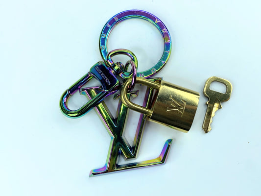 Louis Vuitton Porte-Clé LV Prism Mini Charm Key Ring Holder lock/key GS371