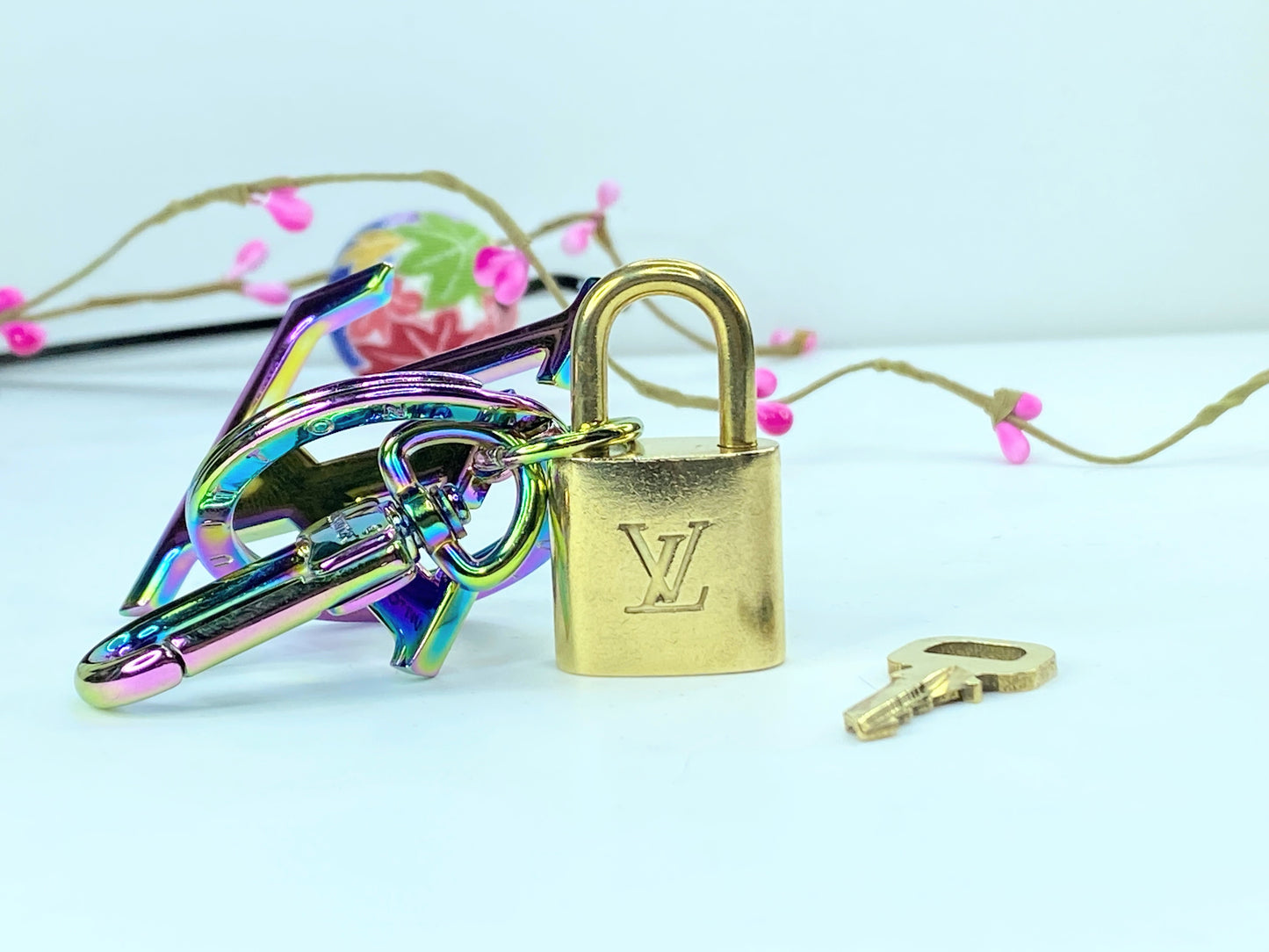 Louis Vuitton Porte-Clé LV Prism Mini Charm Key Ring Holder lock/key GS371
