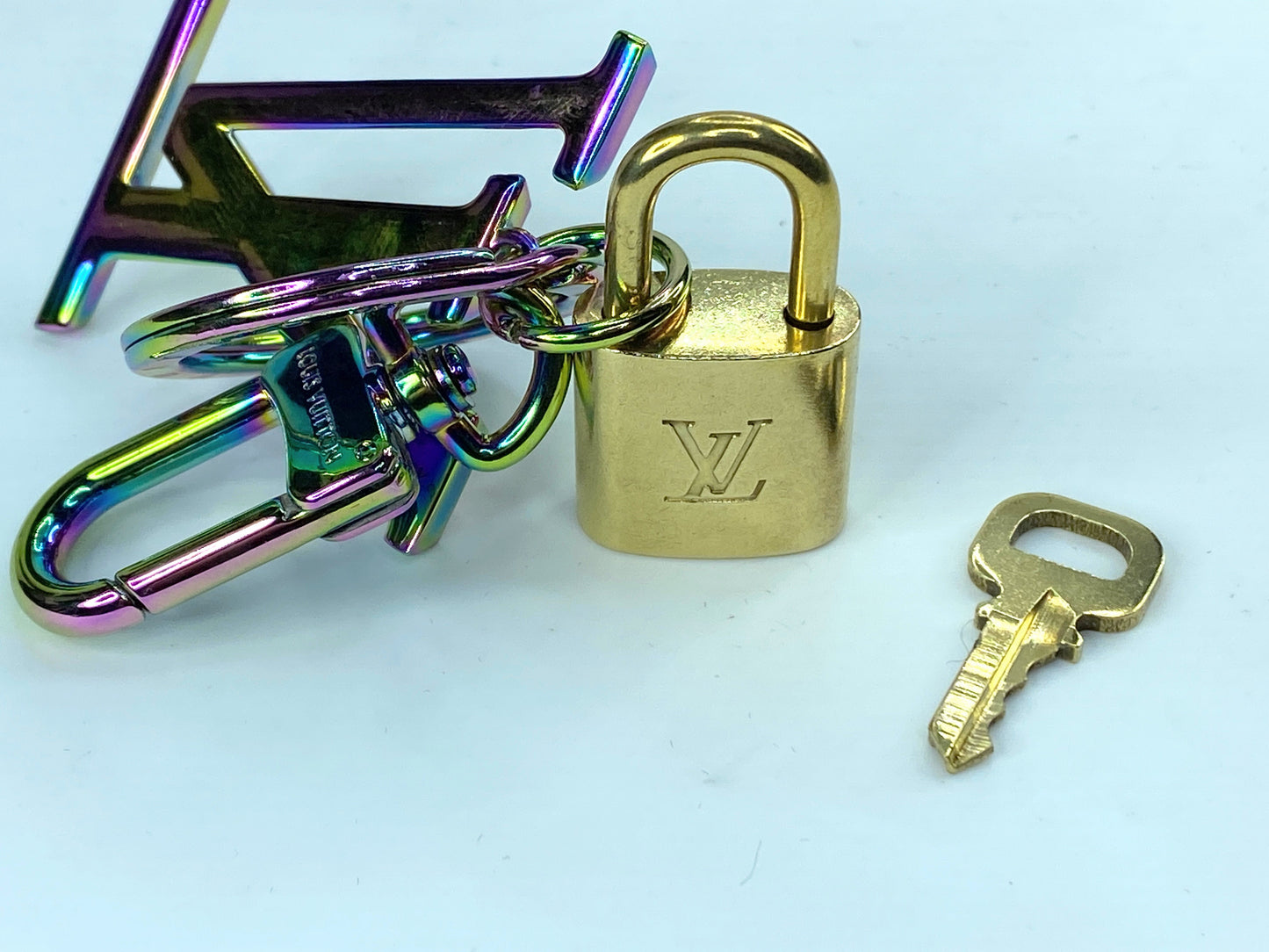 Louis Vuitton Porte-Clé LV Prism Mini Charm Key Ring Holder lock/key GS371
