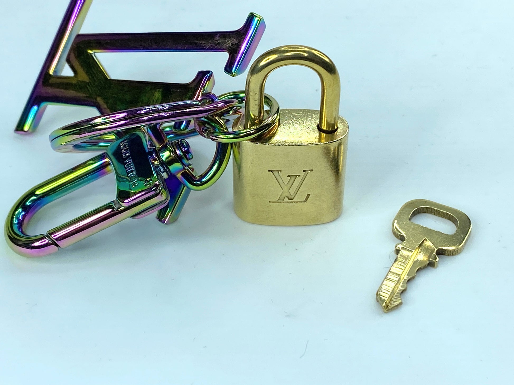 Louis Vuitton Porte-Clé LV Prism Mini Charm Key Ring Holder lock/key GS371