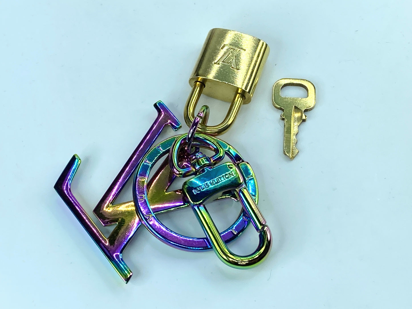 Louis Vuitton Porte-Clé LV Prism Mini Charm Key Ring Holder lock/key GS371
